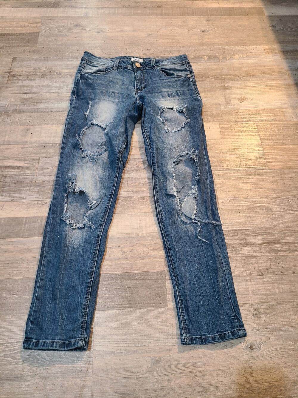 YMI size 7 juniors distressed anklet straight leg jeans
